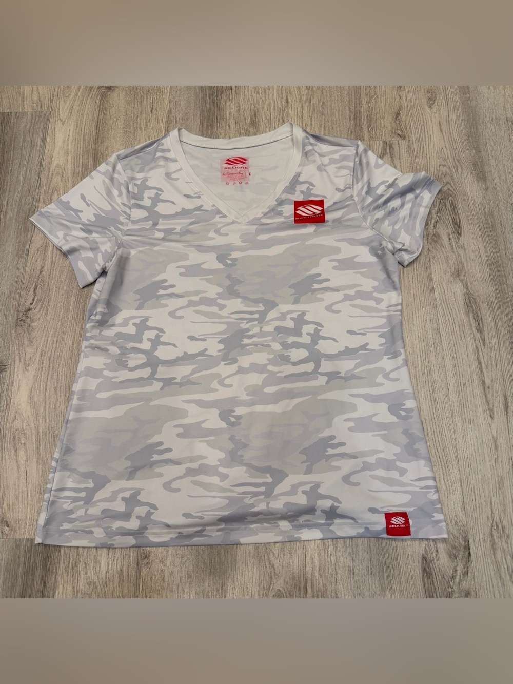 NWOT Selkirk Sport Performance Camo V-Neck Athletic Tee Size Large